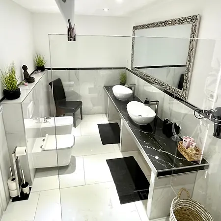 Semesterbostad White Pearl Diamond Opatija, Luxury Villa, Meerblick, Beheizter Pool *