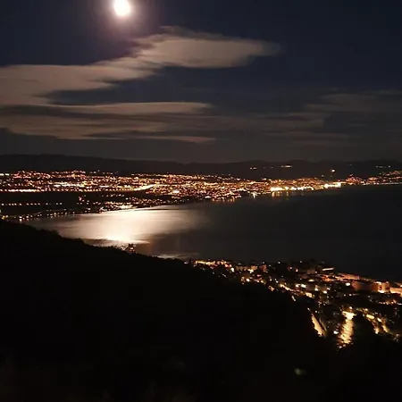 Semesterbostad White Pearl Diamond Opatija, Luxury Villa, Meerblick, Beheizter Pool Opatija
