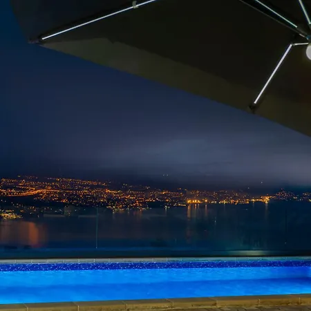 White Pearl Diamond Opatija, Luxury Villa, Meerblick, Beheizter Pool Semesterbostad