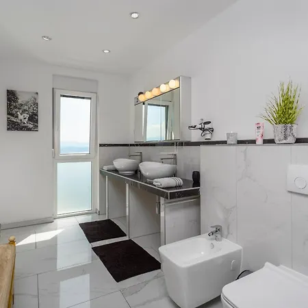 White Pearl Diamond Opatija, Luxury Villa, Meerblick, Beheizter Pool