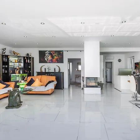 White Pearl Diamond Opatija, Luxury Villa, Meerblick, Beheizter Pool Semesterbostad Opatija