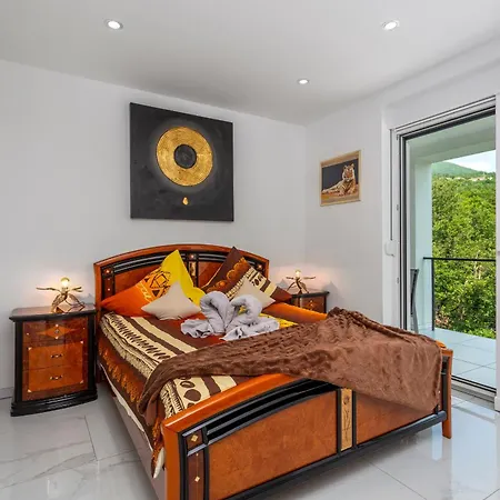 White Pearl Diamond Opatija, Luxury Villa, Meerblick, Beheizter Pool Semesterbostad *