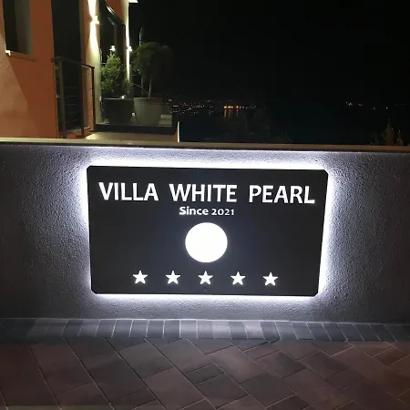 White Pearl Diamond, Mit Meerblick & Pool Case de vacanță Opatija