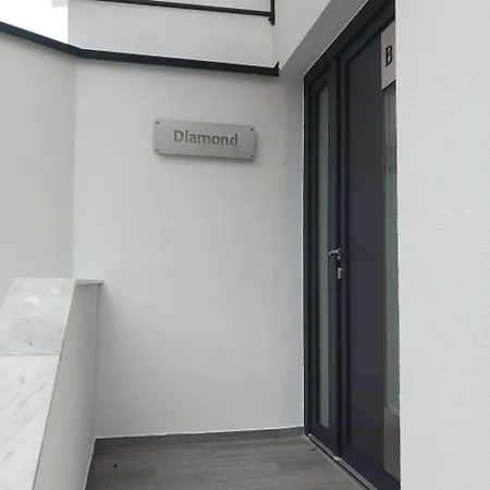 White Pearl Diamond, Mit Meerblick & Pool Сasa de vacaciones *