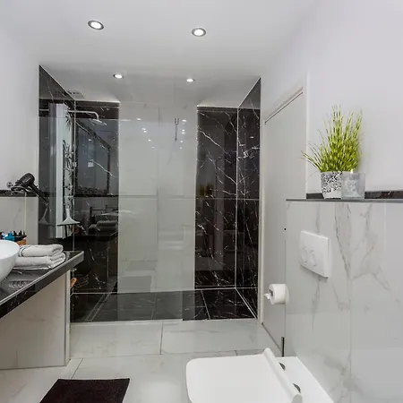 White Pearl Diamond Haus B, Opatija mit Meerblick&Pool Ferienhaus Opatija