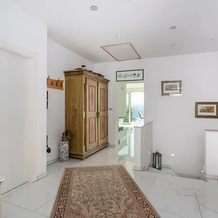 White Pearl Diamond, Mit Meerblick & Pool Сasa de vacaciones