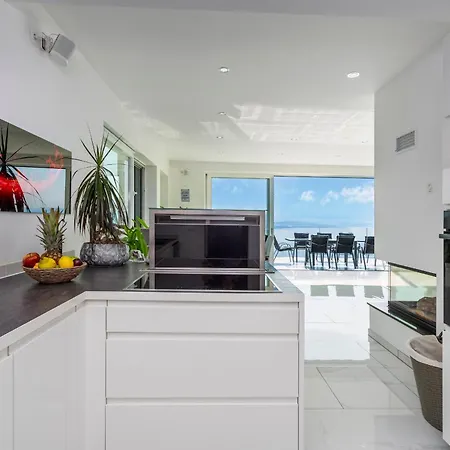 White Pearl Diamond, Mit Meerblick & Pool Сasa de vacaciones