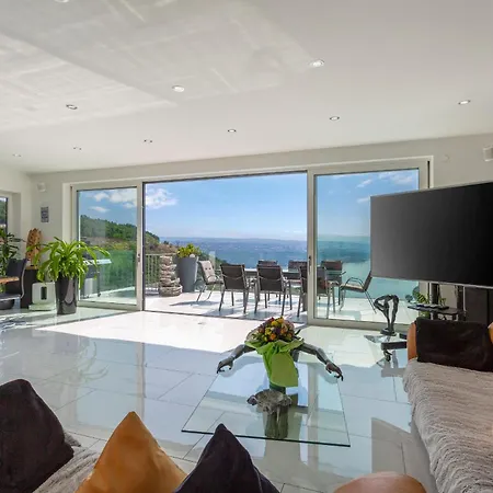 White Pearl Diamond, Mit Meerblick & Pool *