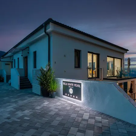 White Pearl Diamond Haus B, Opatija mit Meerblick&Pool Ferienhaus Opatija