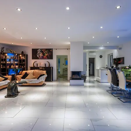 White Pearl Diamond, Mit Meerblick & Pool Сasa de vacaciones Opatija