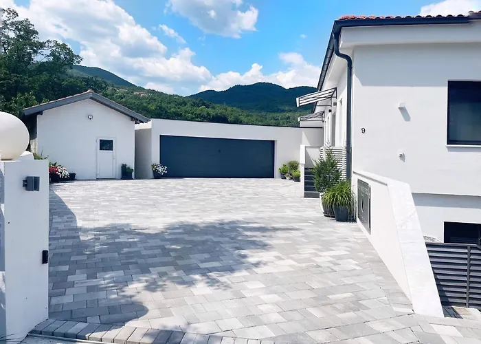 White Pearl Diamond Haus B, Opatija Mit Meerblick & Pool オパティヤ