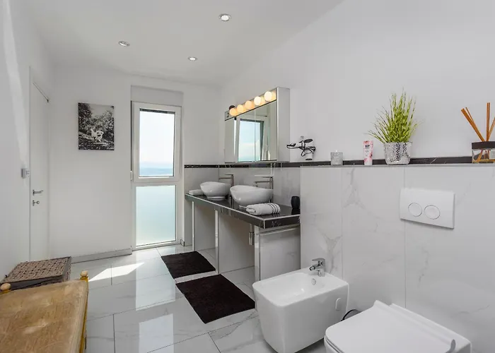 White Pearl Diamond Haus B, Opatija Mit Meerblick & Pool