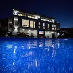 Prázdninový dům White Pearl Diamond-Opatija, Meerblick Und Pool *