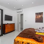 Дом отдыха White Pearl Diamond Haus B, Mit Meerblick & Pool