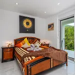 White Pearl Diamond Haus B, Mit Meerblick & Pool Дом отдыха *
