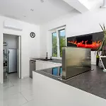 White Pearl Diamond-Opatija, Meerblick Und Pool Prázdninový dům