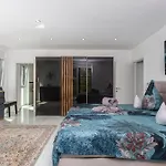 Prázdninový dům White Pearl Diamond-Opatija, Meerblick Und Pool *