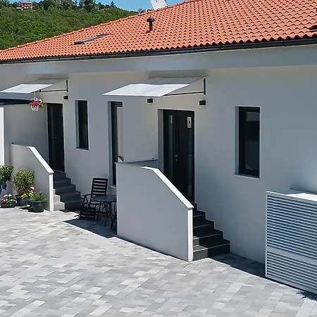 White Pearl Diamond Haus B, Mit Meerblick & Pool Дом отдыха