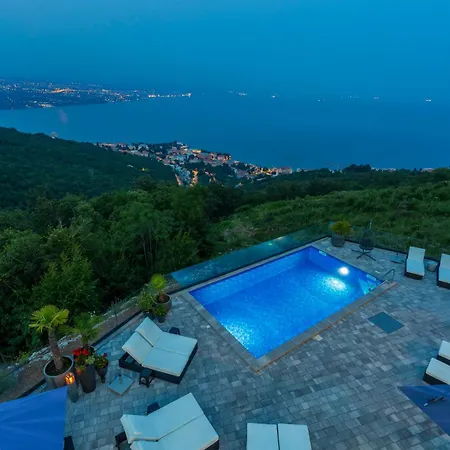 Prázdninový dům White Pearl Diamond-Opatija, Meerblick Und Pool