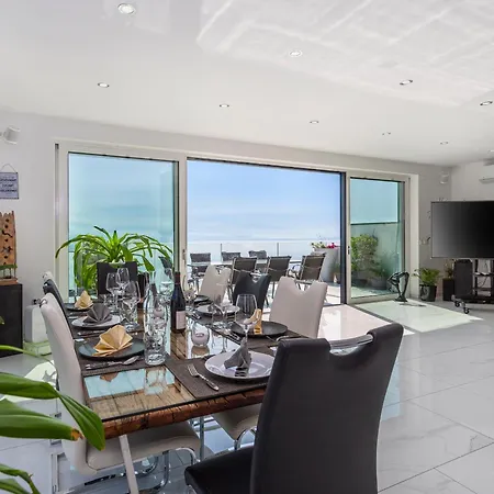 White Pearl Diamond Haus B, Mit Meerblick & Pool Дом отдыха Опатия